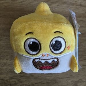 Baby Shark's Big Show Song Cube Yellow Toy Plush 3-inch.